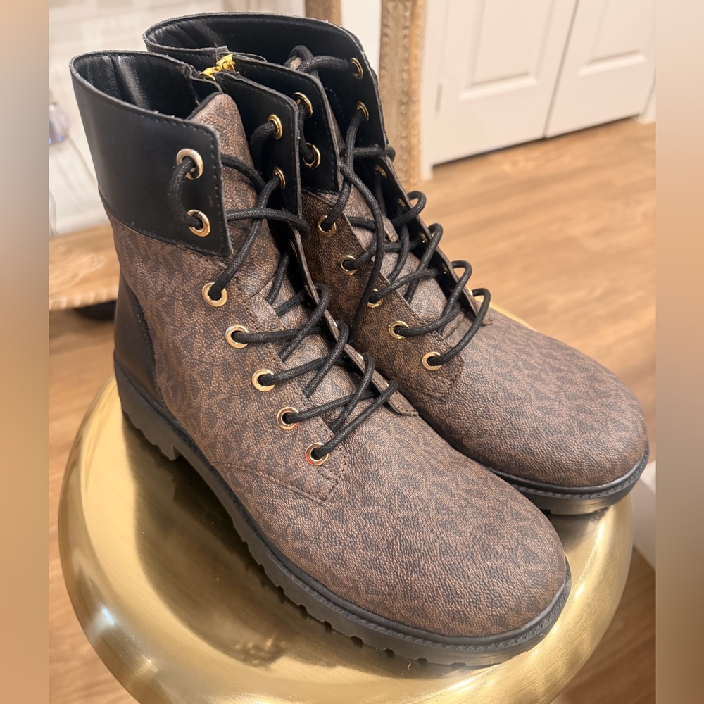 Michael Michael Kors Alistair combat boots size 10